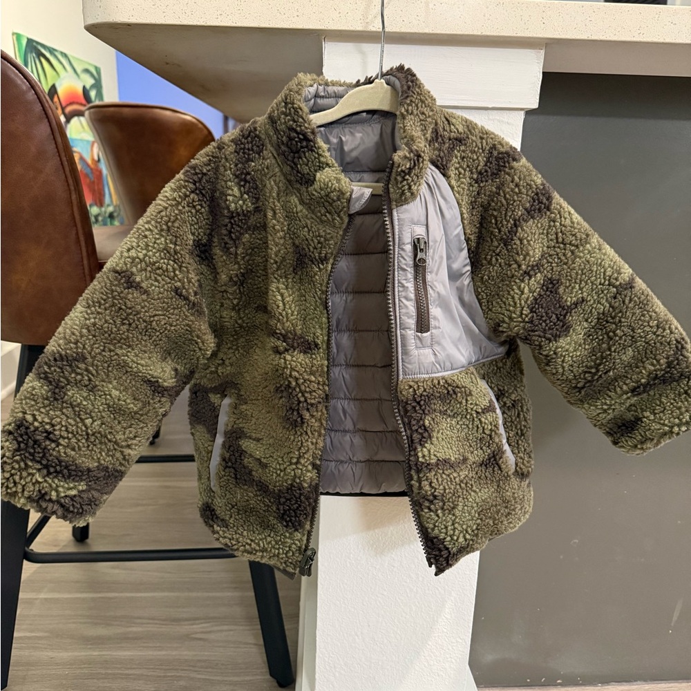 GAP 2T Camouflage reversible Sherpa puffer Jacket